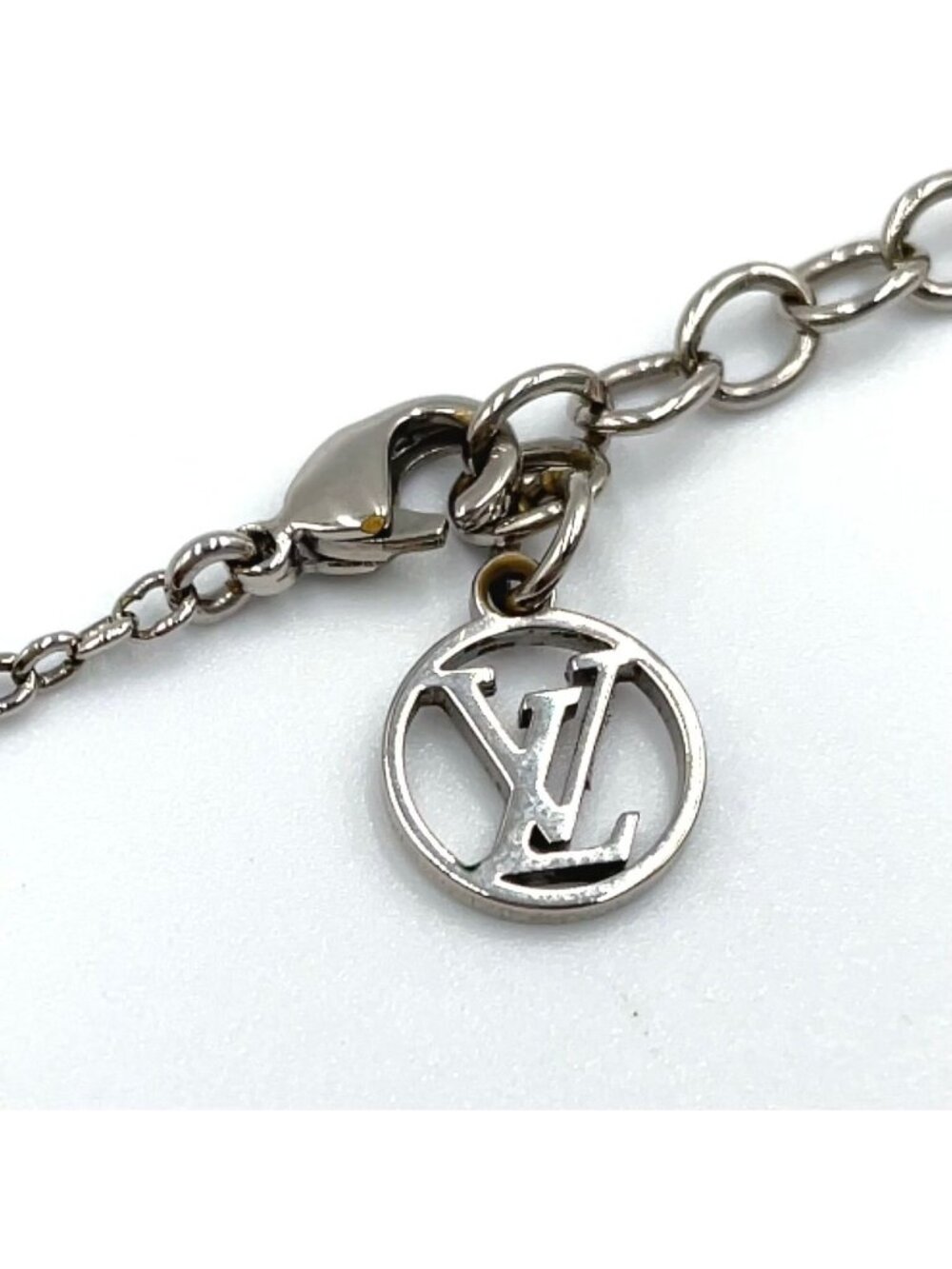 Louis Vuitton Essential Metal Silver Necklace - Picture 7 of 10